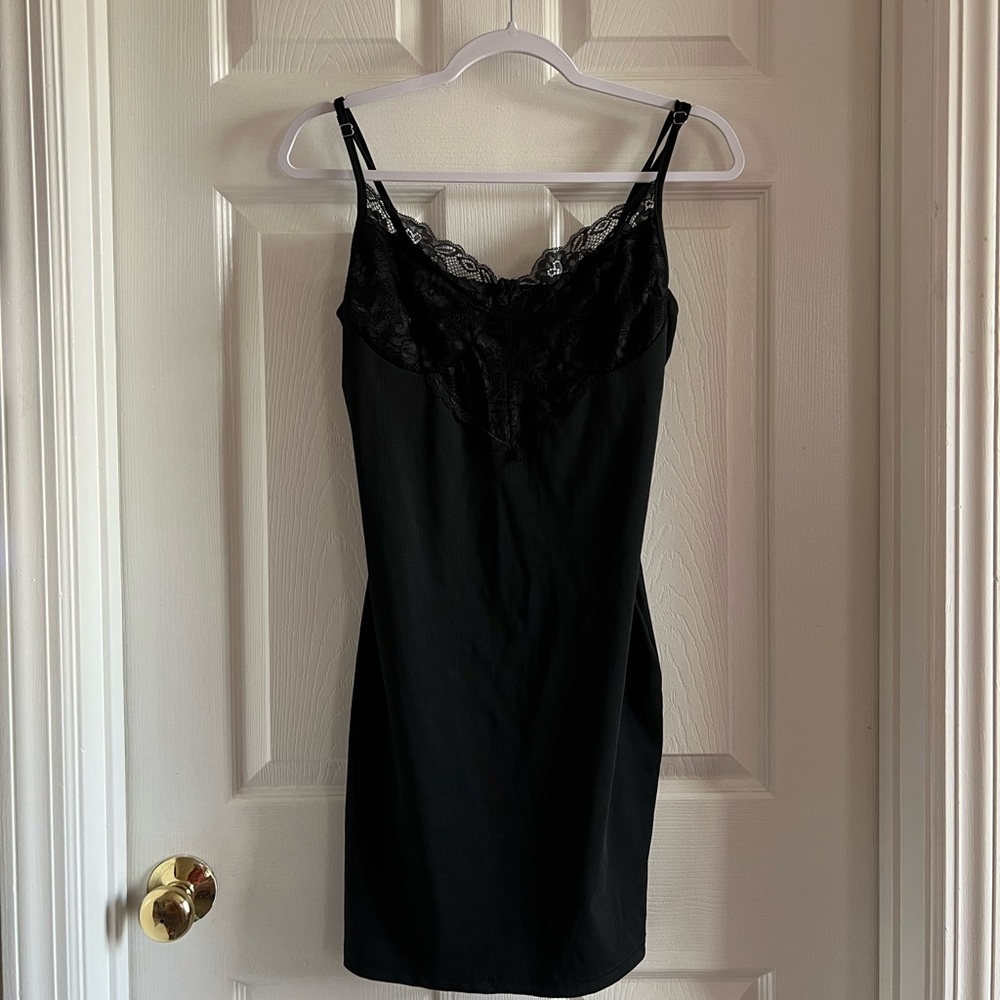 New bodycon black lace dress